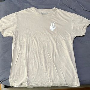 mens t shirt size large. skull hand